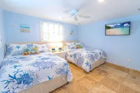 ☀️Bright & Luxurious Canal Front Home w/ Pool, 4 min to Beaches!☀️ - สระว่ายน้ำส่วนตัว