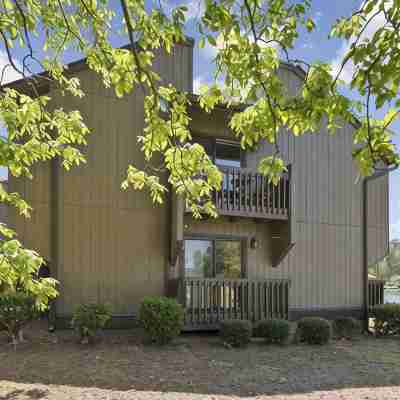Renovated, Lakefront, Pinehurst #5, Ground Level, 2BR, 2BA, Pool, WiFi, Cable Hotel Exterior