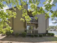 Renovated, Lakefront, Pinehurst #5, Ground Level, 2BR, 2BA, Pool, WiFi, Cable Hotels in Pinehurst