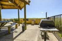 Garage Parking Included! Beachfront Condo with A Gulf Front Master! Awesome View - 4 ดาว