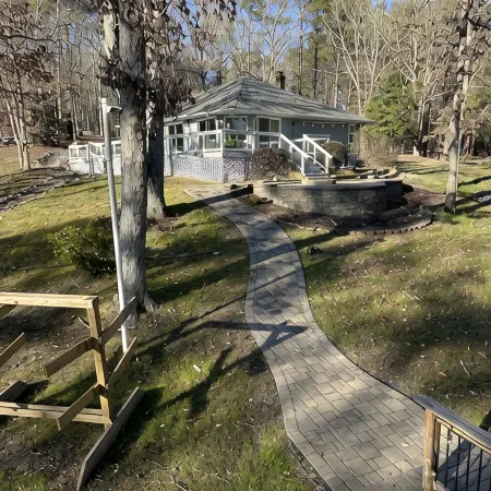 Peaceful Waterfront Home. Pet-friendly. Boat dock. Fast internet.