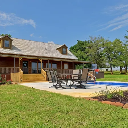 4D Guest Ranch~Large private pool with volley ball and basket ball nets