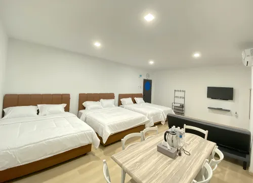 CN Homestay A3 Floor 1 at Nagoya Hill Mall - 2-Star