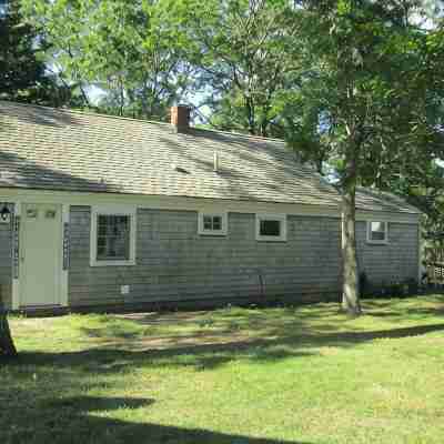 78 Seaview Ave, rear unit. Big Private Yard, 10 Minute Walk to Beaches! Hotel Exterior