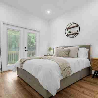 Treehouse Lake Davis - 1Br Private Modern Home with Balcony Downtown Rooms