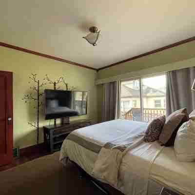 3-bedroom Craftsman home with hot tub/sauna in the Heart of Arcata Rooms