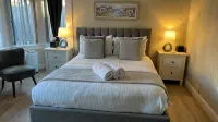 Peacock Guest House - parking