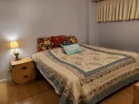Wake up in paradise with a touch of Hawaiian rainbow - Kolam Renang Peribadi