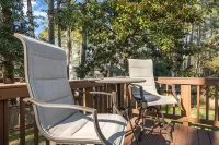 Tranquil Cary Hideaway- Mins to Downtown/Wake Med/NC State ...Newly Furnished! - Homestays