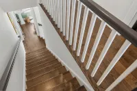 Now Booking for Summer 2026! Stunning Panoramic Lake Views in Downtown Petoskey! - Boutique