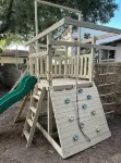 Peaceful Private Gated Patio Walk to Mall Publix - 3-Star