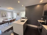 Downtown Salem Chic - 3 Bedroom w/ Parking - 3 ดาว