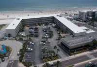 Oceanview Daytona Beach Studio • Off Duty Mermaid • Pool, Sleeps 4