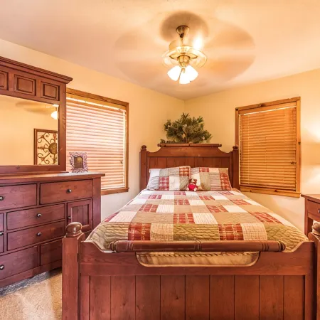 STUNNING MTN / RIVER VIEWS! 4bed/ 3bath  Hot tub, Firepit <15 min to Bryson City