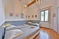 La Maison de Campagne , in Provence Gîte with swimming pool and bicycles - WiFi