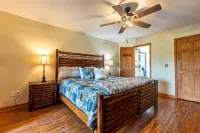 Mountain View/Jacuzzi/ Fire pit/ Close to Downtown. Pet Friendly! - Mountain view