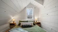 100% Restored Large Farmhouse in the Hub of Stowe with Soaking Tub - 3-Star
