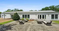 Charming Cottage & Guest House 1 Block to Beach with Oaks and water views - Boutique