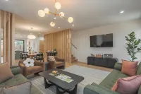 NEW Spacious 4-Story 4-bedroom Townhome Retreat in Greenville - balcony