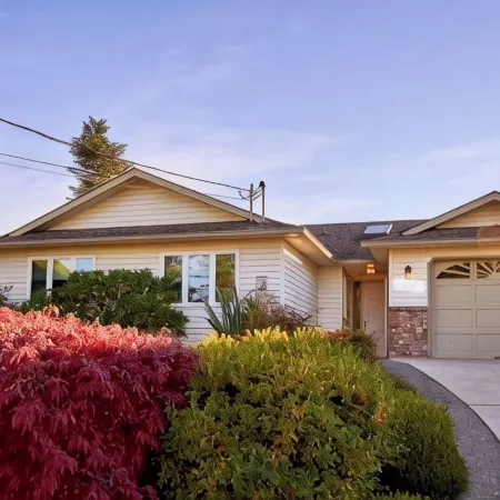 Quiet, private, bungalow w fenced yard.