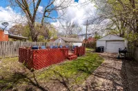 SUPER CUTE AND GREAT HOME  APPROX 15MINS TO DOWNTOWN DETROIT SLEEPS 14 GUESTS - balcony