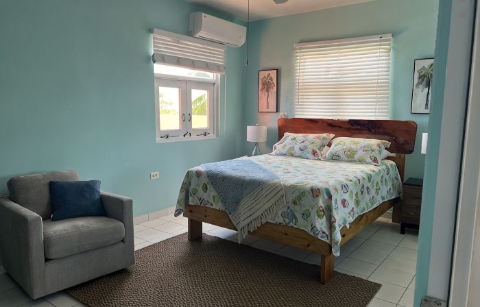 Ocean Front Home with 3 Suites, Salt Water Pool, Gated and Wifi. Gas BBQ Grill.
