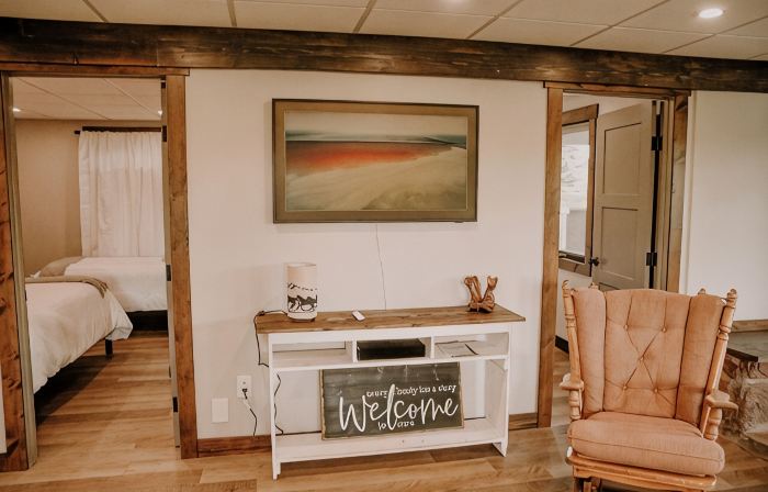 Old Chief Bunkhouse - ranch with views of Chief Mountain