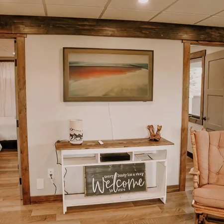 Old Chief Bunkhouse - ranch with views of Chief Mountain