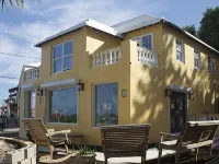 Private and Dreamy.....Balcony, Wine, Sunset,  Upstairs with its own entrance! Hotels in Sandys