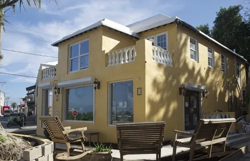 Private and Dreamy.....Balcony, Wine, Sunset,  Upstairs with its own entrance! - Wifi
