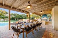 Free Heated Pool ~ Hot Tub ~ Basement Game Room ~ Large Backyard - Private Pools
