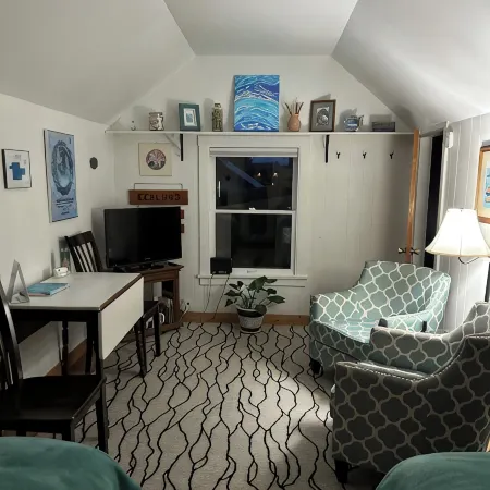 Cozy Seward Cottage: Amazing Location in the middle of town. Pet-Friendly!