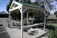 Kilcoy Gardens Motel - parking
