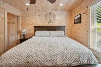 Close to Town, Private, Hot Tub, Fireplace, Fire Pit - Alphydda