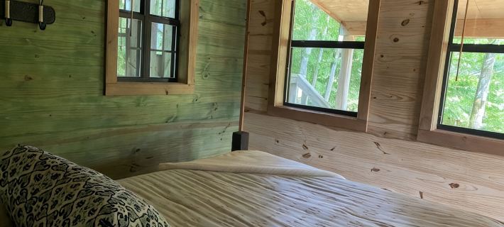 Creek Cottage, in the Ozarks! Hoteles en Condado de Johnson
