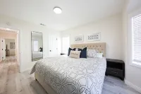 Modern clean relaxing gateway! Close to all LA fun! - Wifi