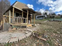 Tiny home overlooking the river with SPECTACULAR VIEWS and lots of extras! - WiFi