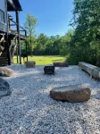 "RIVER TIME" CABIN DIRECTLY ON CADDO RIVER, FLAT YARD - シャレー