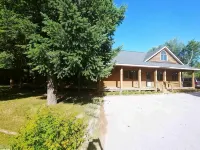 Welcome to our lodge! The perfect place to make your northern Michigan memories. - 3-Star