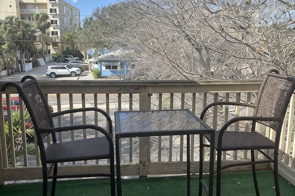 Photo 3 of 6