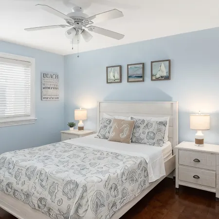 300ft to the Beach • Central A/C, Linens & Towels, Beach Badges & Gear Included