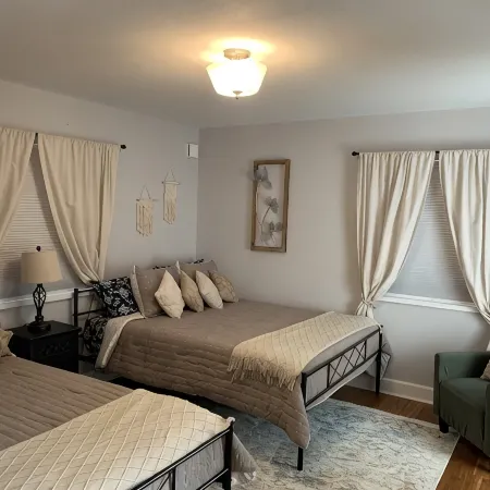 Daybreeze Vacation Home w/ Hot Tub & Gorgeous View