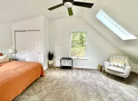 Cozy Chalet: Newly Renovated Two Bedroom with WiFi, Deck, Fire Pit & Grill - Chalets