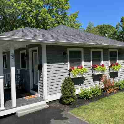 Newly renovated 3 bedroom, 2 bath bungalow, just steps to downtown BBH. Hotel Exterior