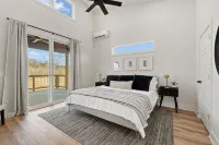 War Eagle Creek Retreat- Cabin on the Creek- Private but close to everything - Alphydda