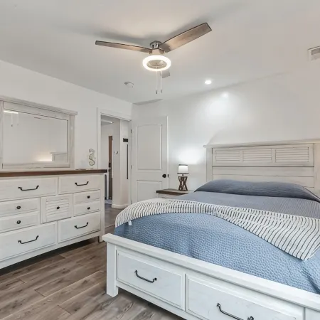 Cozy Beach Cottage just minutes from historic Cape May Pet Friendly!
