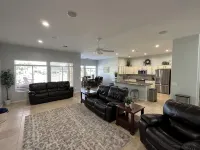 Water/Golf Course Backyard | Heated Pool Included in Price | Modern 3 bedroom - สระว่ายน้ำส่วนตัว
