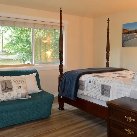 Spacious and Beautiful Single-Level for 10+