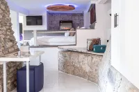 NAPA Suite • Hot Tub • Downtown • Original Art - 4-Star