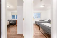 Sauna - Heated Garage - Great Location - Mountain Views - Quiet Neighborhood - homestay